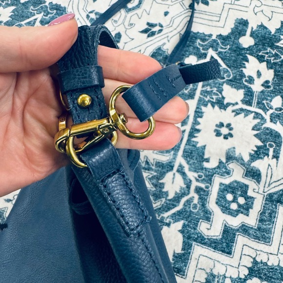 Mark & Graham Navy Blue Bucket Bag 100% leather - Picture 3 of 6